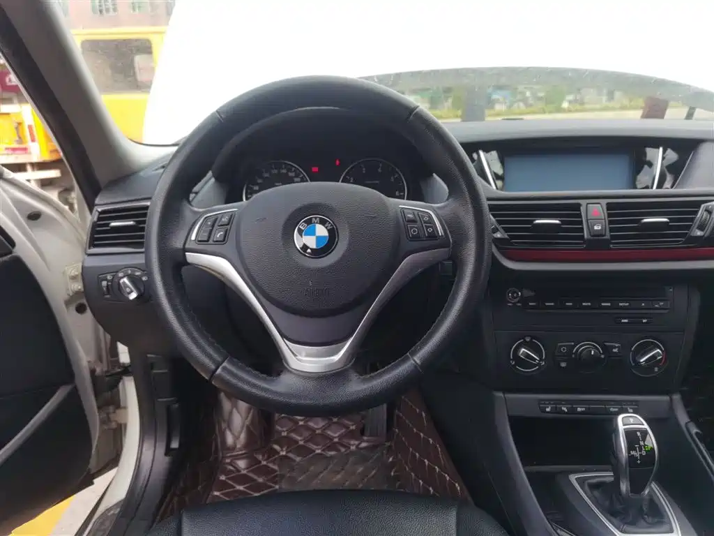 BMW X1 2015 Model sDrive18i Fashion Advanced Edition фото 11
