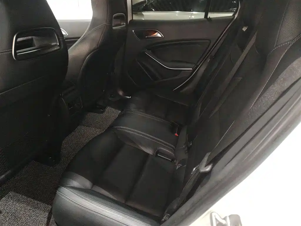Mercedes-Benz GLA 2015 GLA 260 4MATIC Sport фото 13