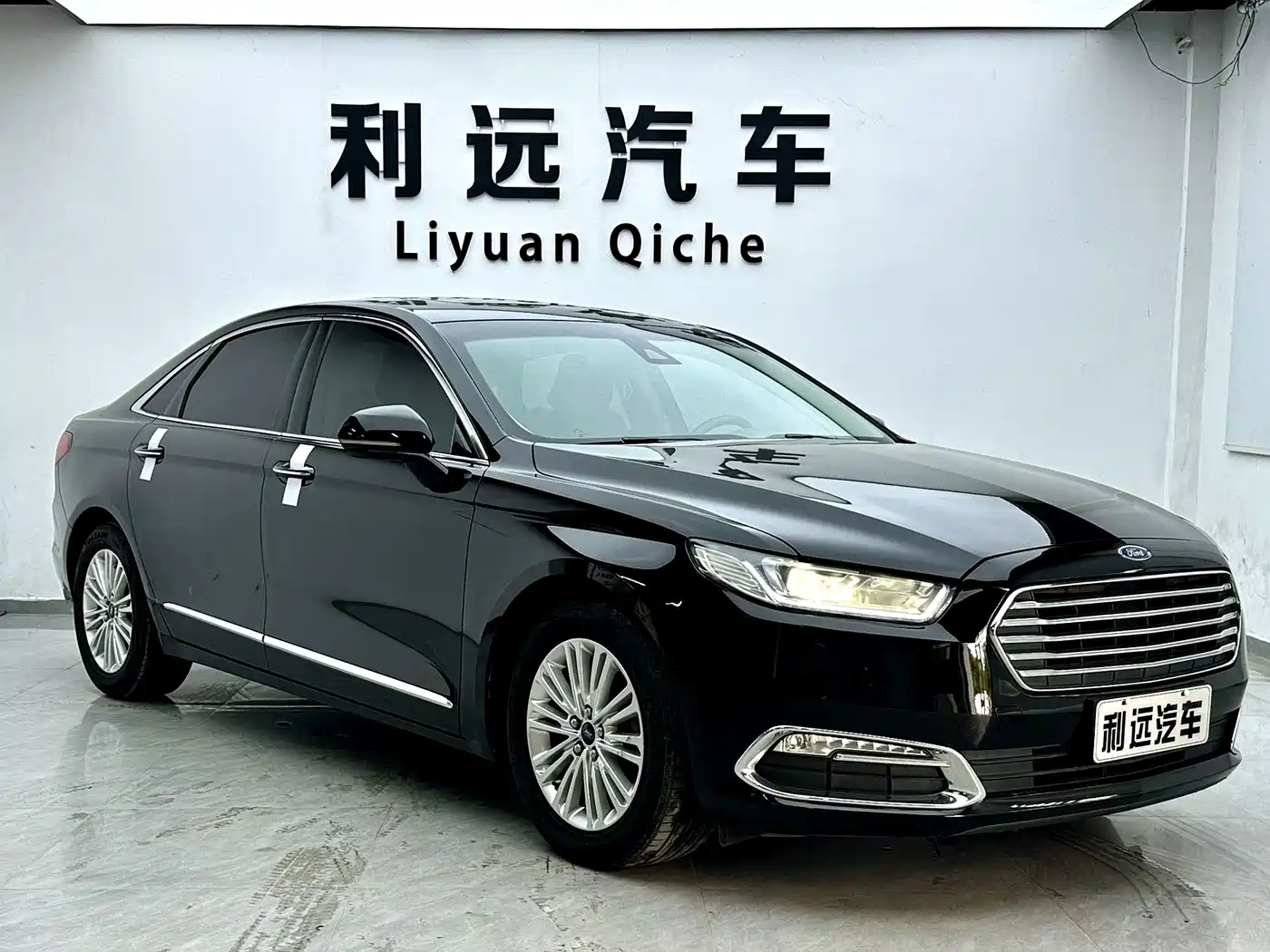 Фото 3 - Ford Taurus