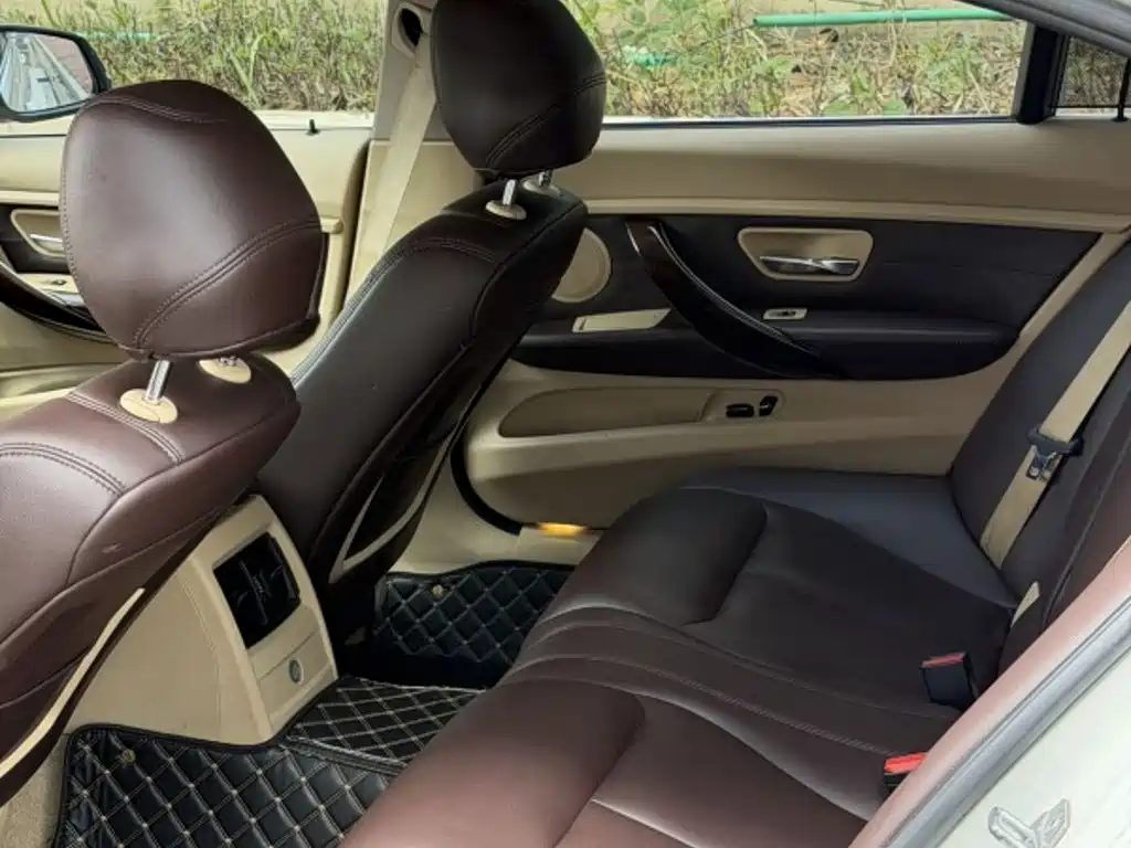 Photo 4 - BMW 3 Series