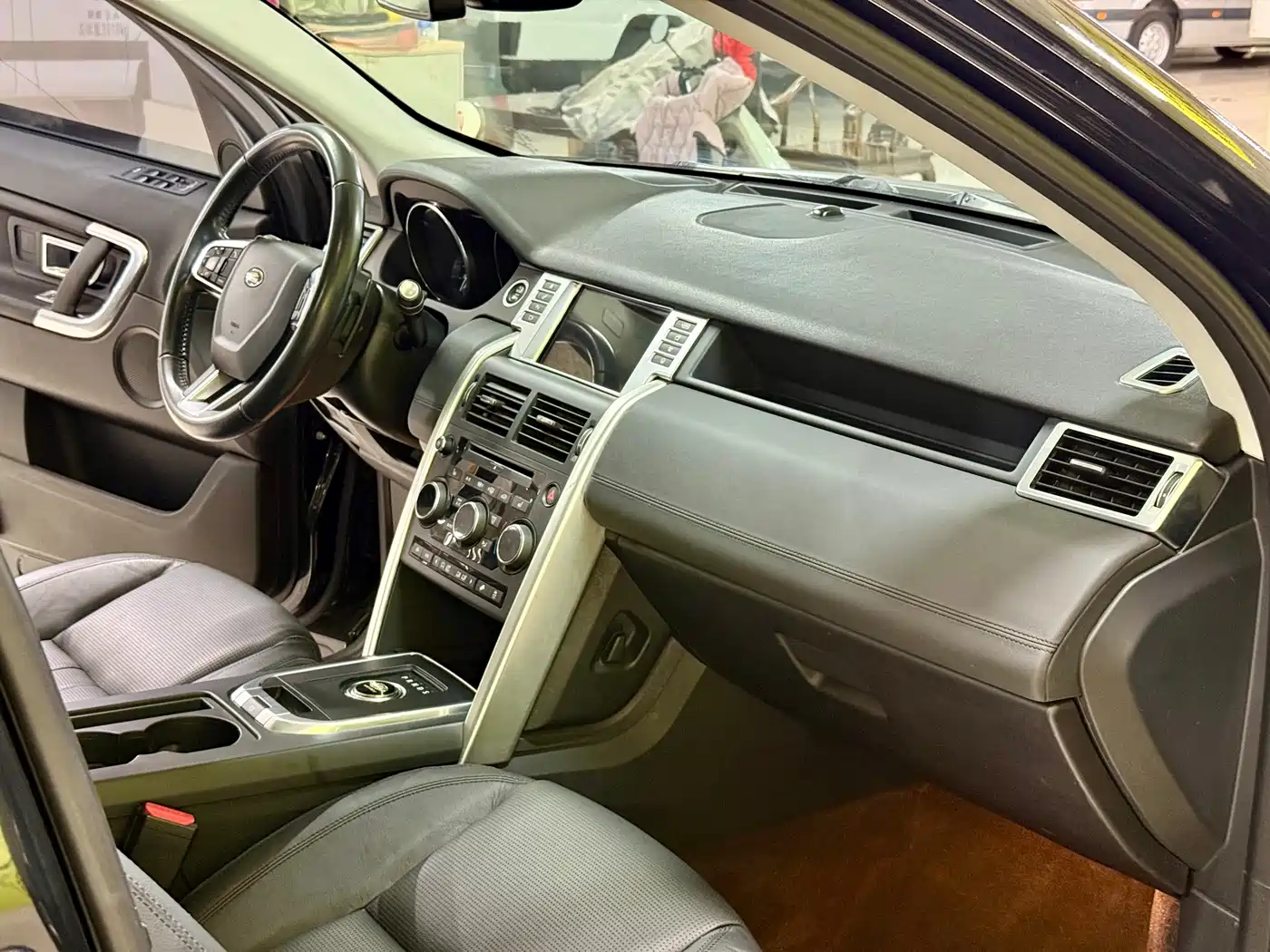 Land Rover Discovery Sport 2016 2.0T SE фото 18