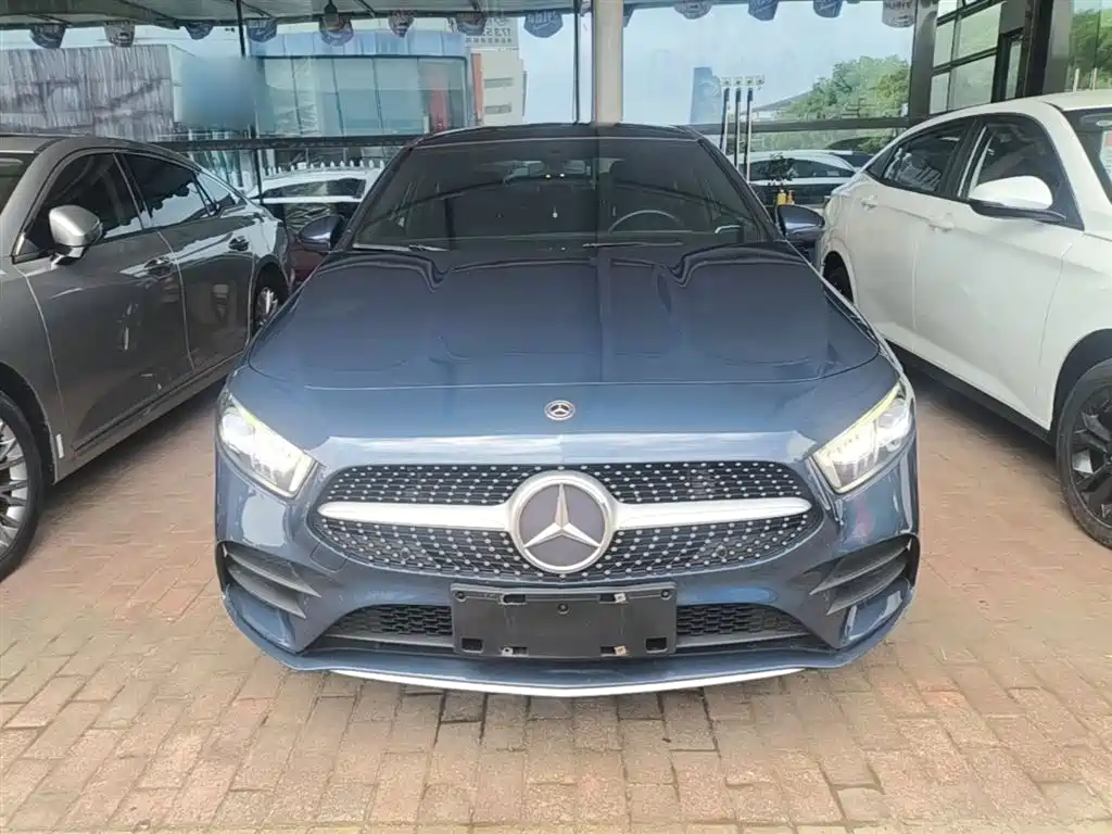 Mercedes-Benz A-Class 2019 A 200 L Sport Sedan фото 3