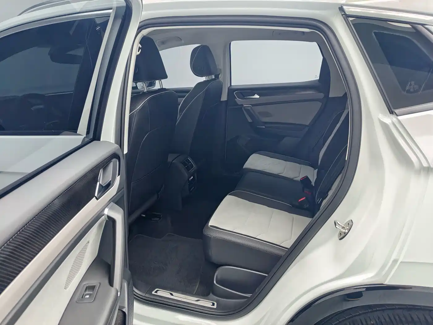 Volkswagen Tayron X 2025 2023 330TSI 2WD Premium High-Performance Edition