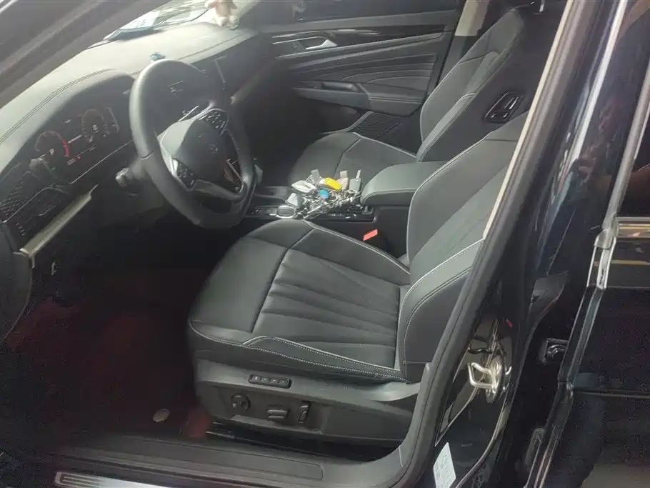 Volkswagen Passat 2024 380TSI Dragon Soaring Edition фото 9