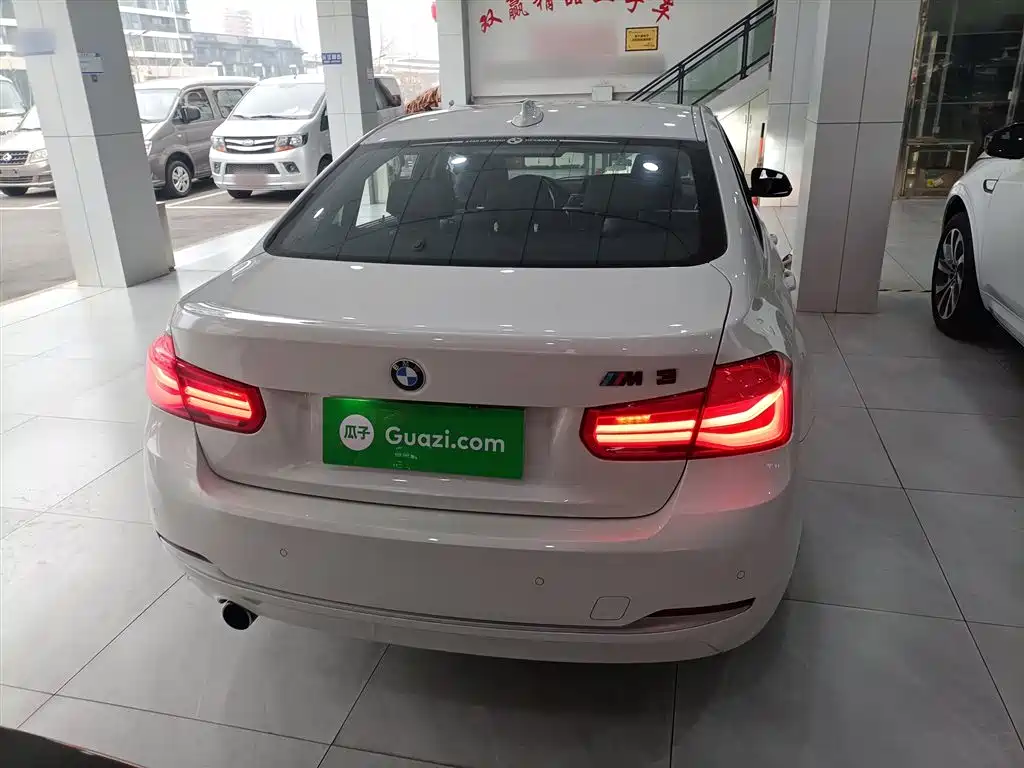 BMW 3 Series 2018 318Li фото 4