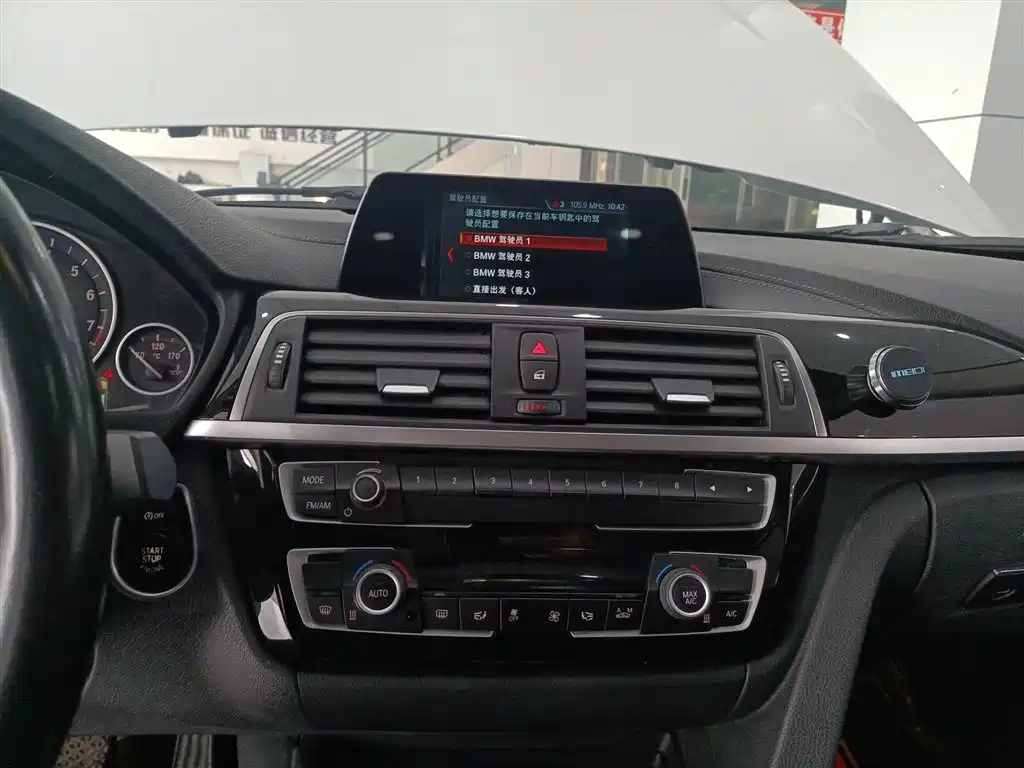 BMW 3 Series 2018 318Li фото 9