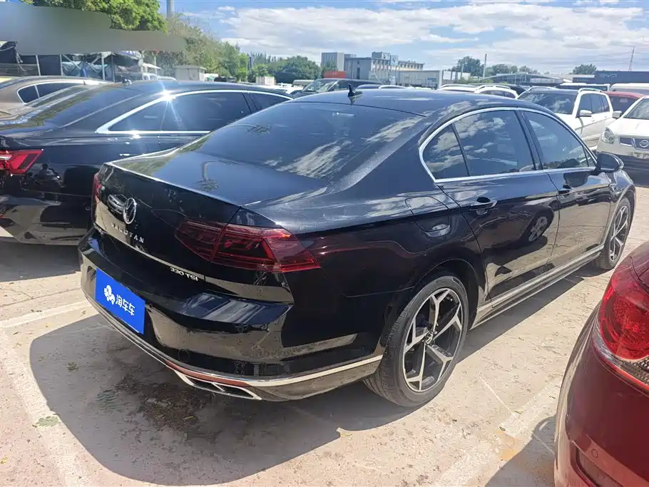 Volkswagen Magotan 2023 Model 2 Million Commemorative Edition 330TSI DSG Luxury фото 3