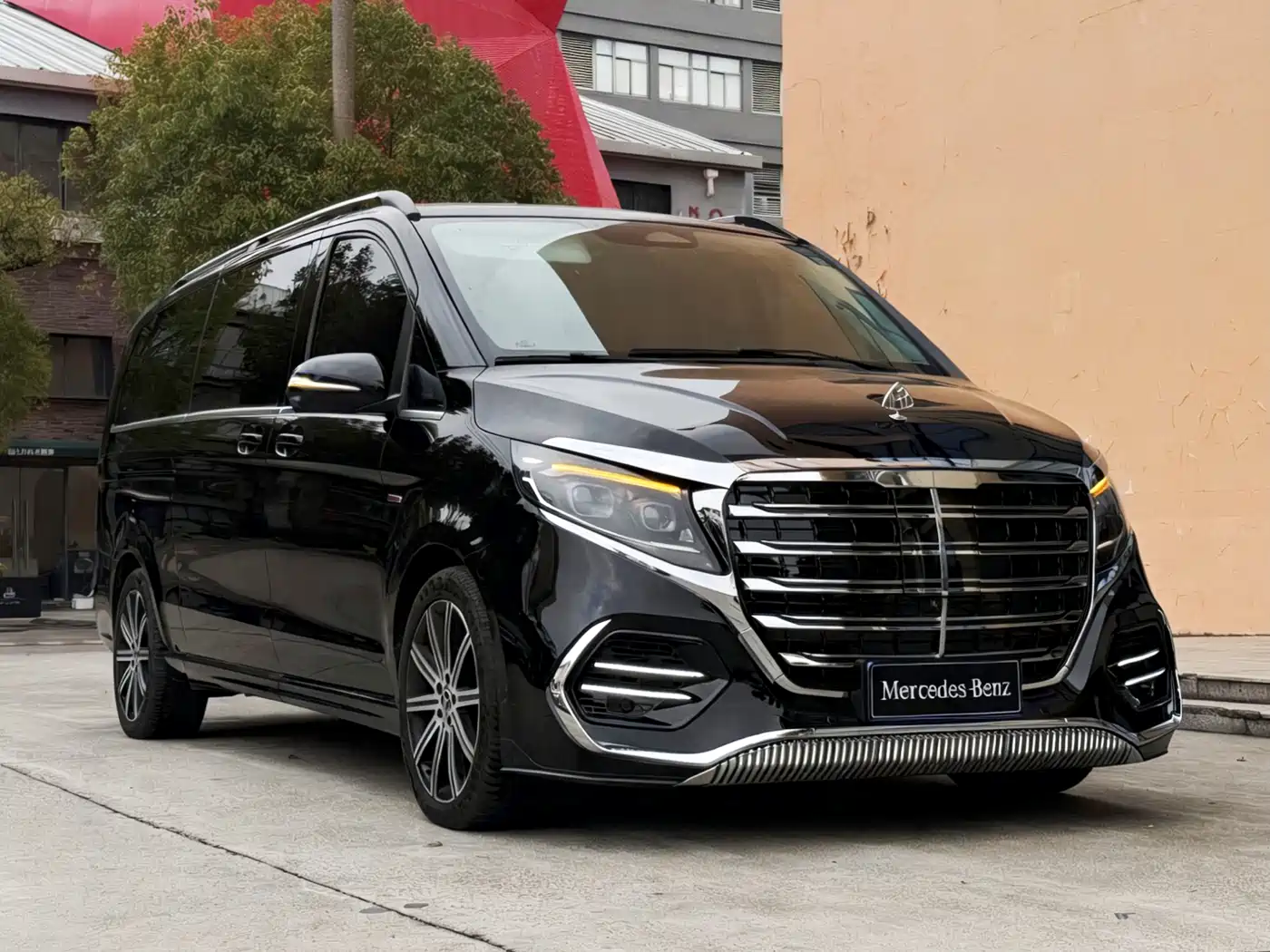 Mercedes-Benz V-Class 2024 V 300 L Long Wheelbase Luxury Edition фото 3
