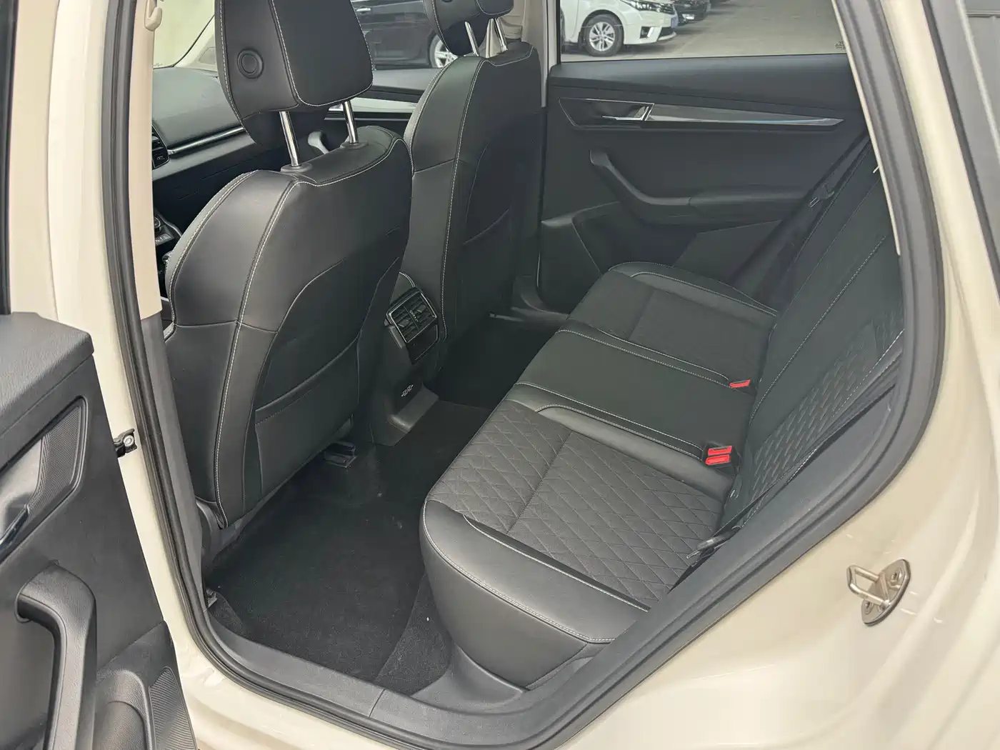 Škoda Karoq 2019 TSI280 Smart Drive Luxury Edition China V фото 10