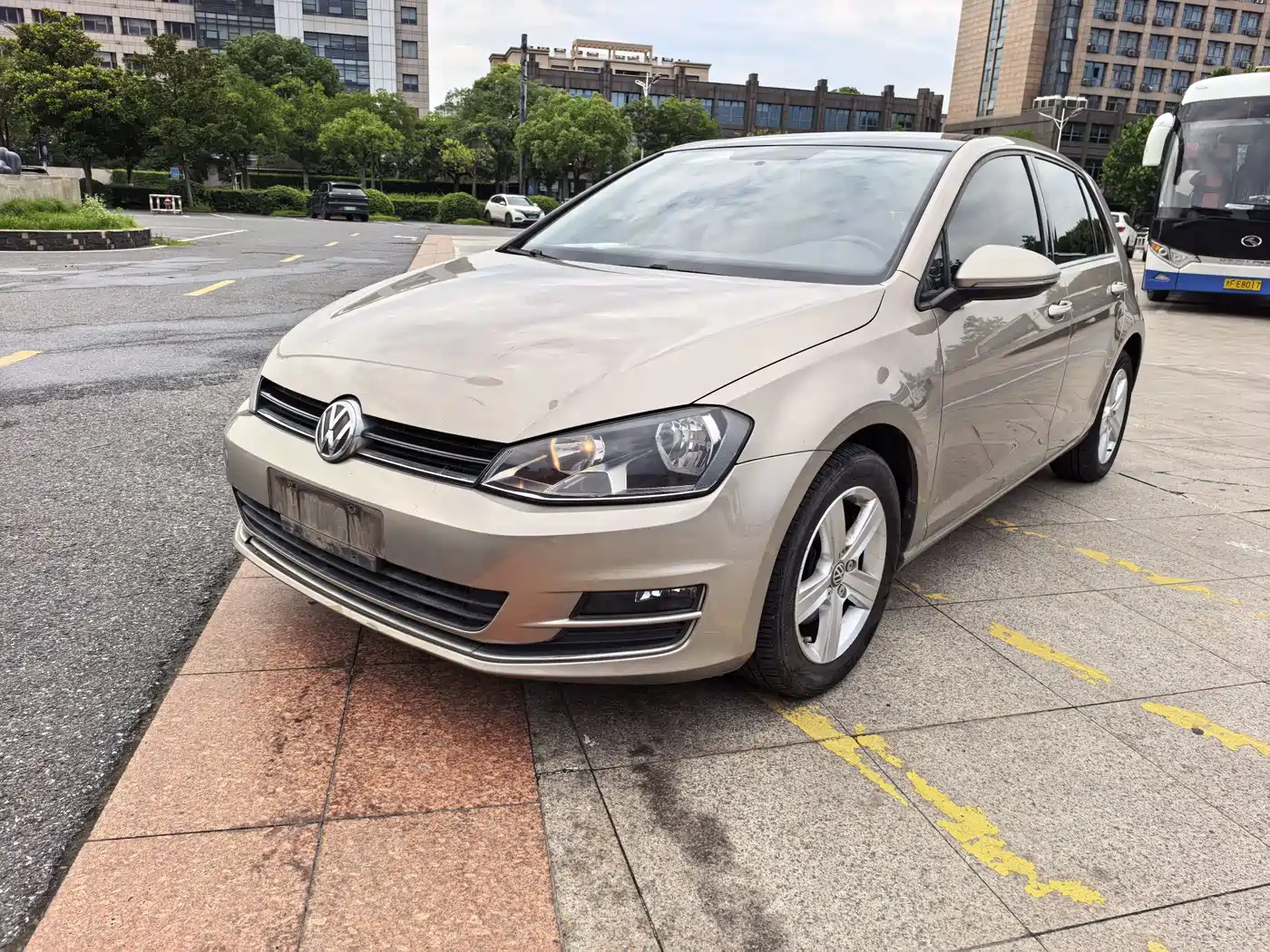 صورة 1 - Volkswagen Golf