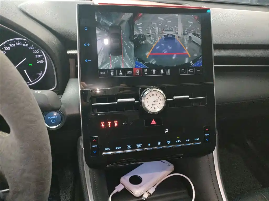 Toyota Avalon 2022 Hybrid 2.5L Luxury Edition фото 12