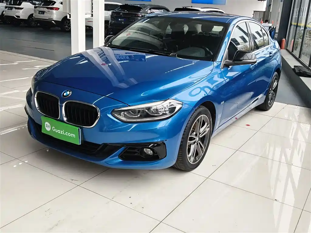 BMW 1 Series 2018 118i Sport Edition фото 2