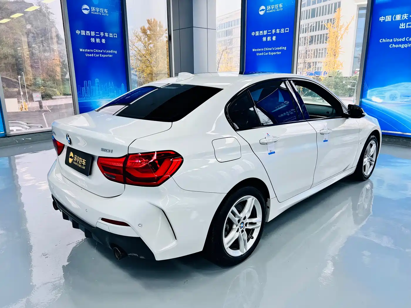 BMW 1 Series 2022 120i M Sport Shadow Edition фото 7