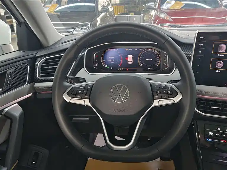Volkswagen Tayron 2023 330TSI 2WD Luxury Plus Advanced Edition фото 11