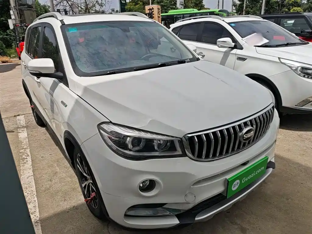 SWM Motor SWM X7 2020 2020 2.0L Manual Comfort 7-seater