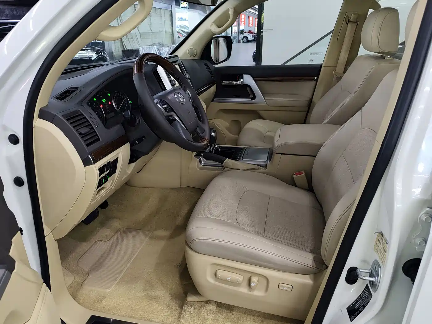 Toyota Land Cruiser (Import) фото 18