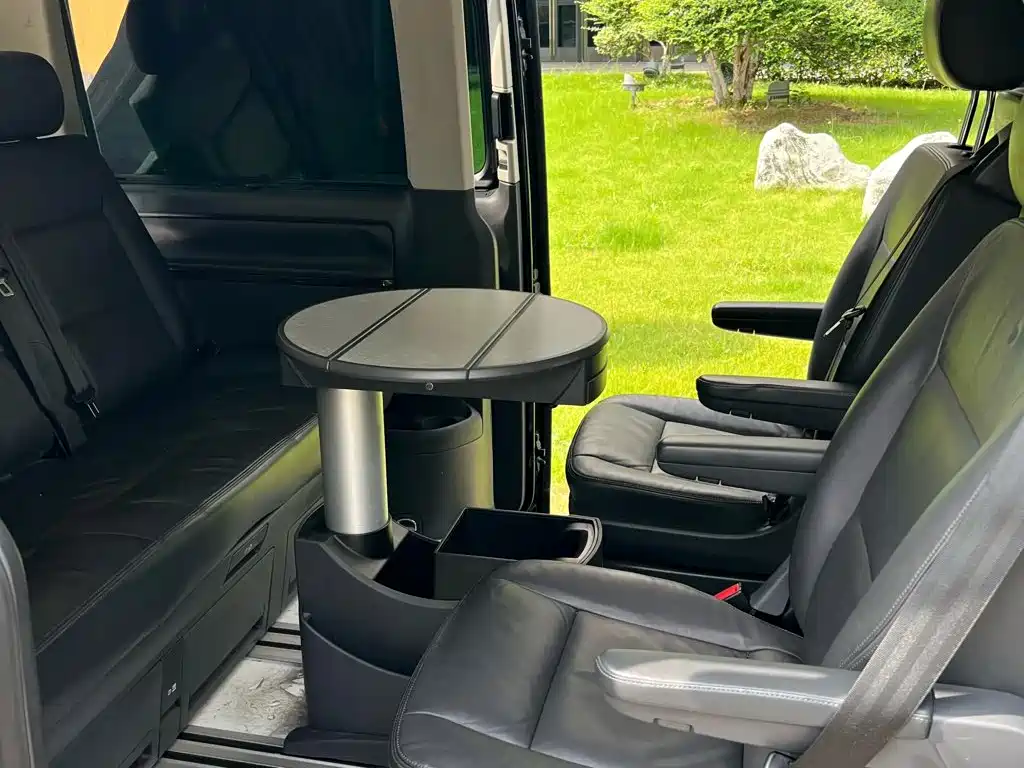 Photo 10 - Volkswagen Multivan