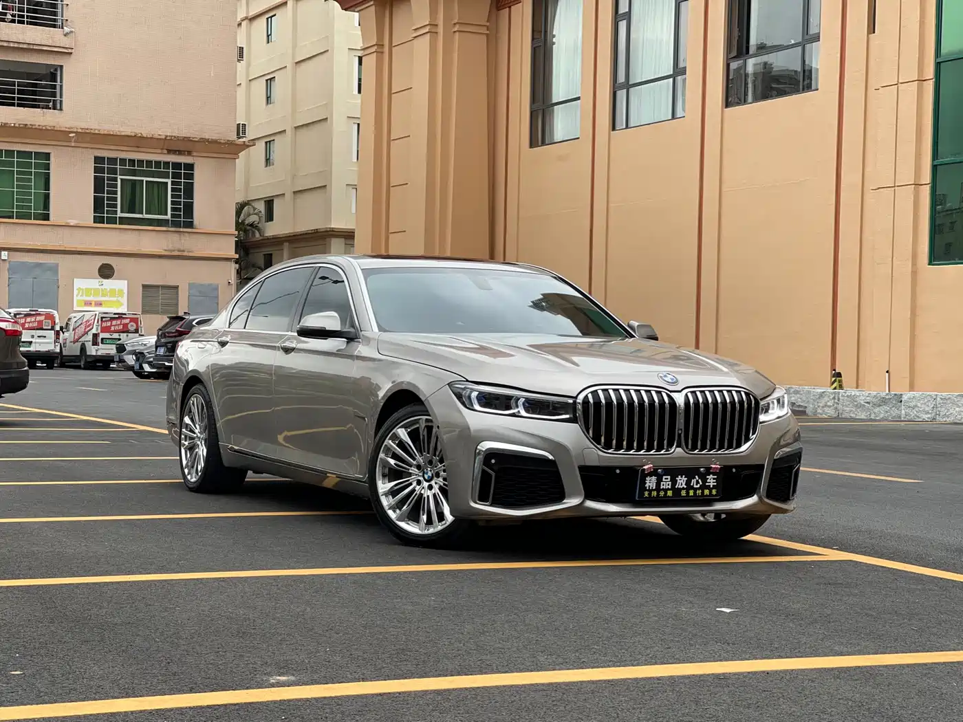 BMW 7 Series 2013 Model 740Li Luxury фото 3