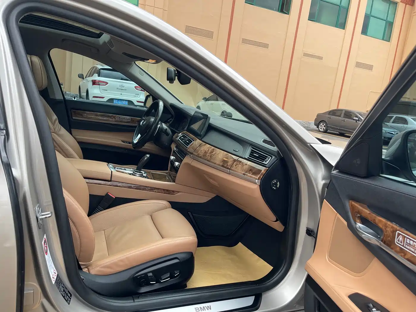BMW 7 Series 2013 Model 740Li Luxury фото 11