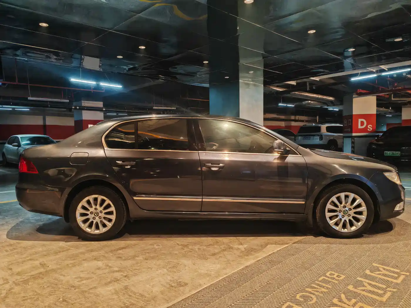 Škoda Superb 2009 1.8TSI Automatic Premium фото 8