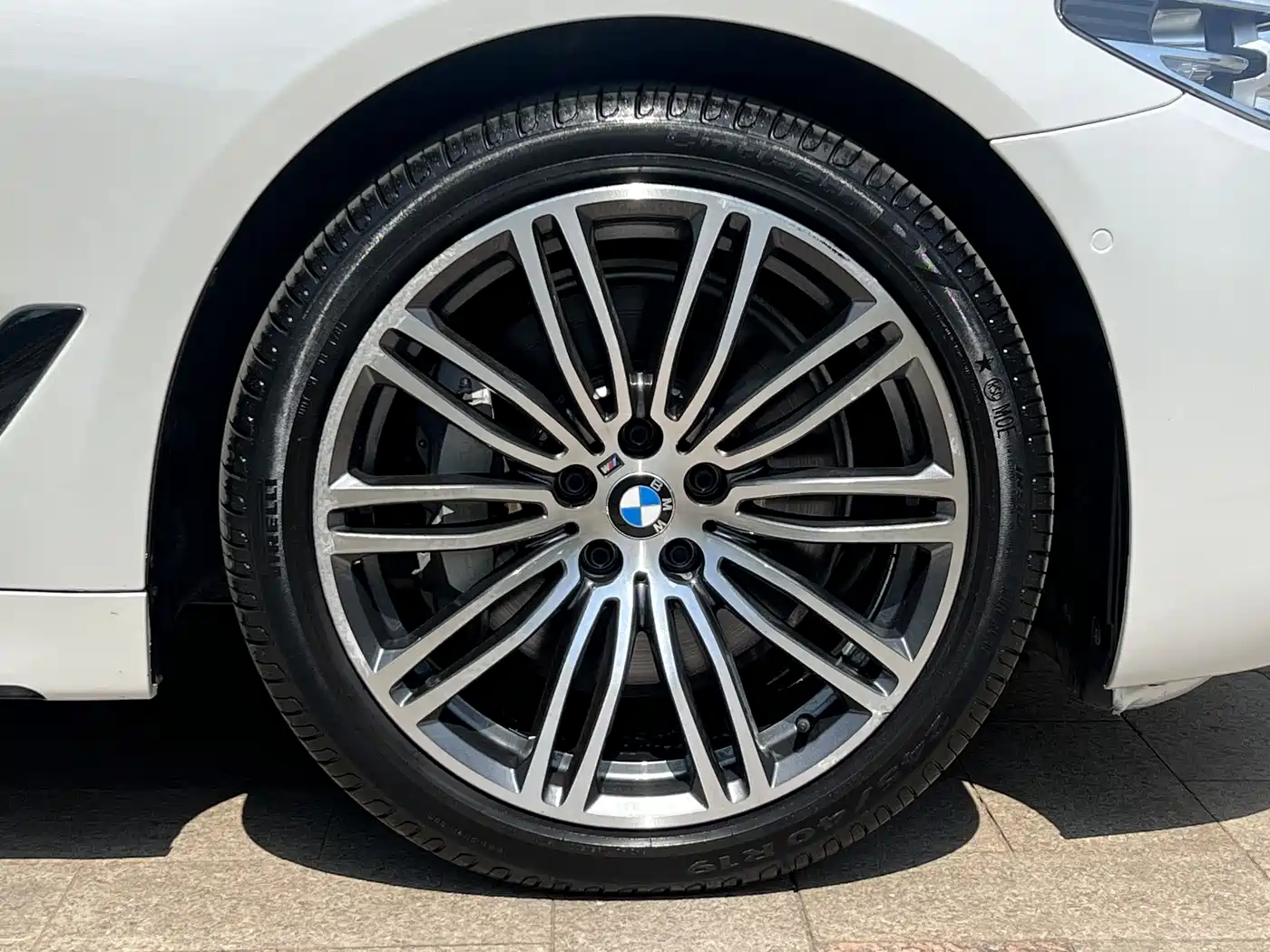 BMW 5 Series 2019 530Li Leading M Sport Package фото 11