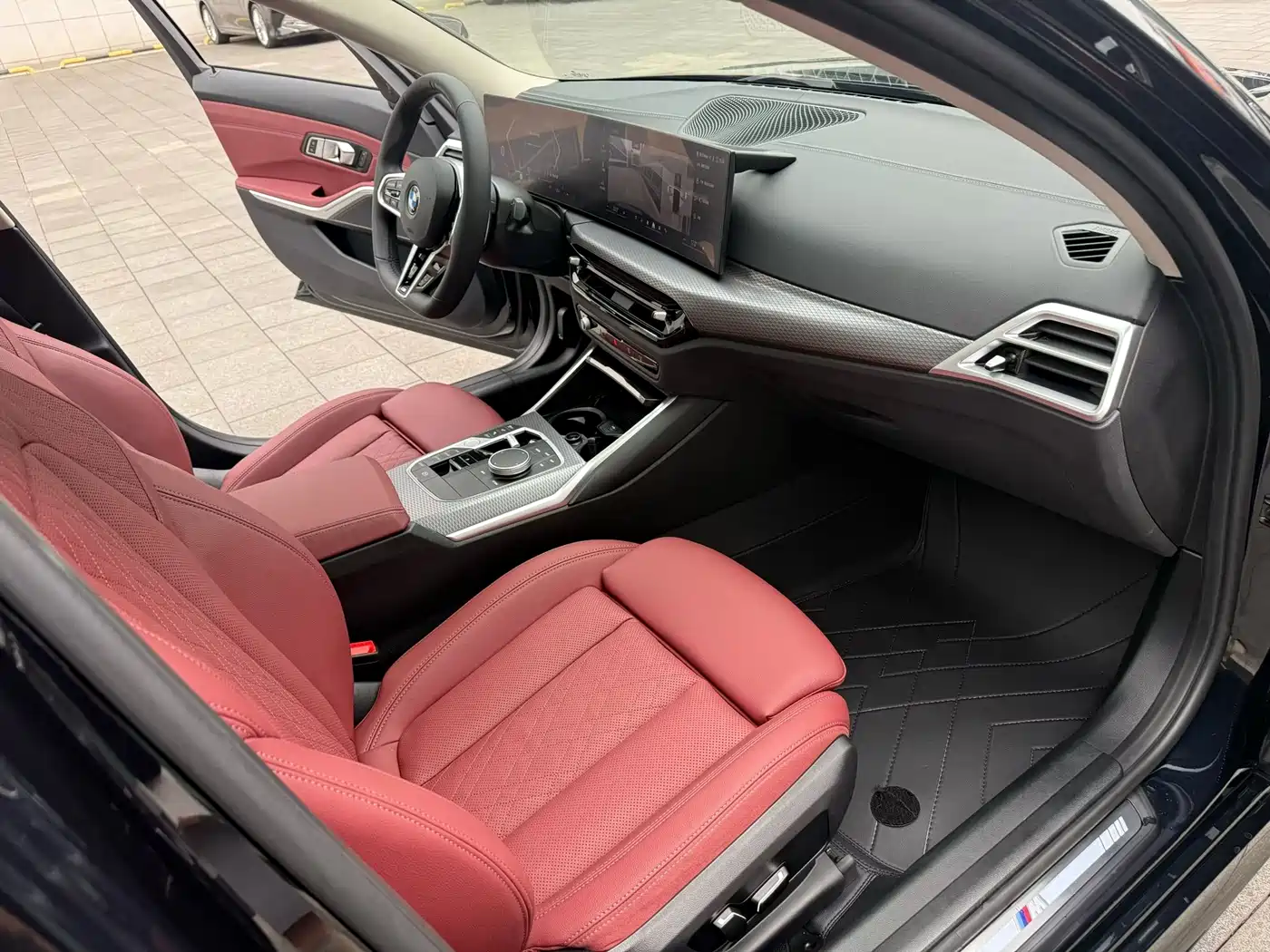 BMW 3 Series 2025 330Li M Sport Night Edition фото 6