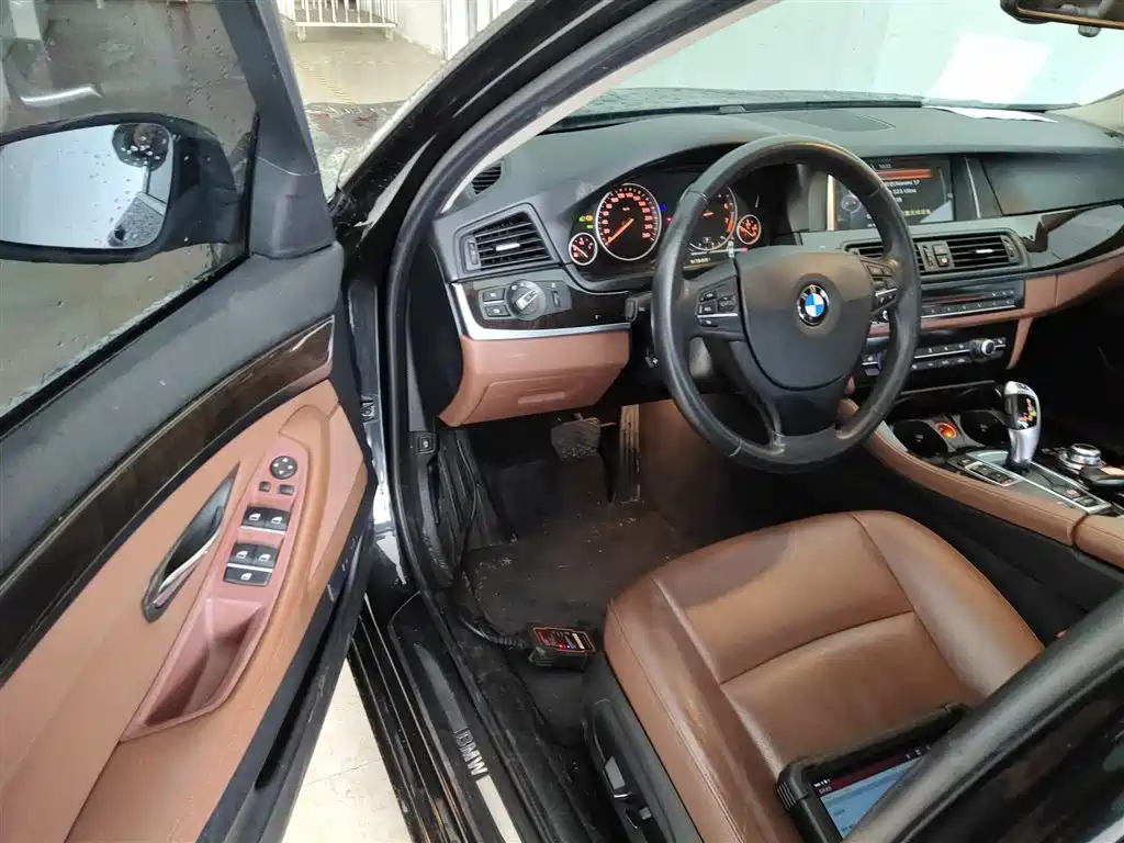 BMW 5 Series 2014 525Li Leading фото 12