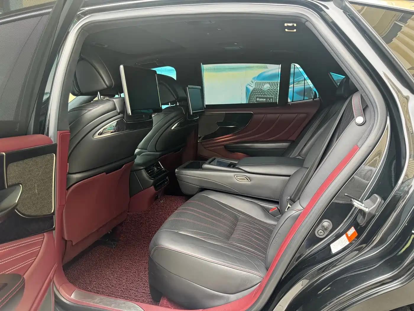 Lexus LS 2018 500h Executive Edition China VI фото 5