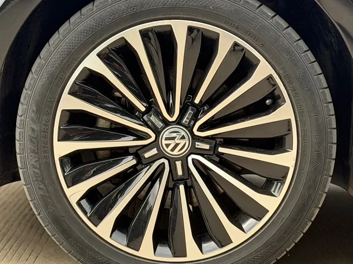 Volkswagen Passat 2017 330TSI DSG Luxury фото 10