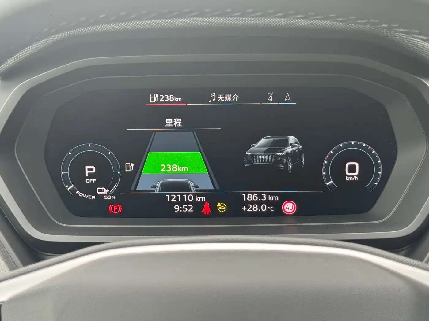 Фото 28 - Audi Q5 e-tron