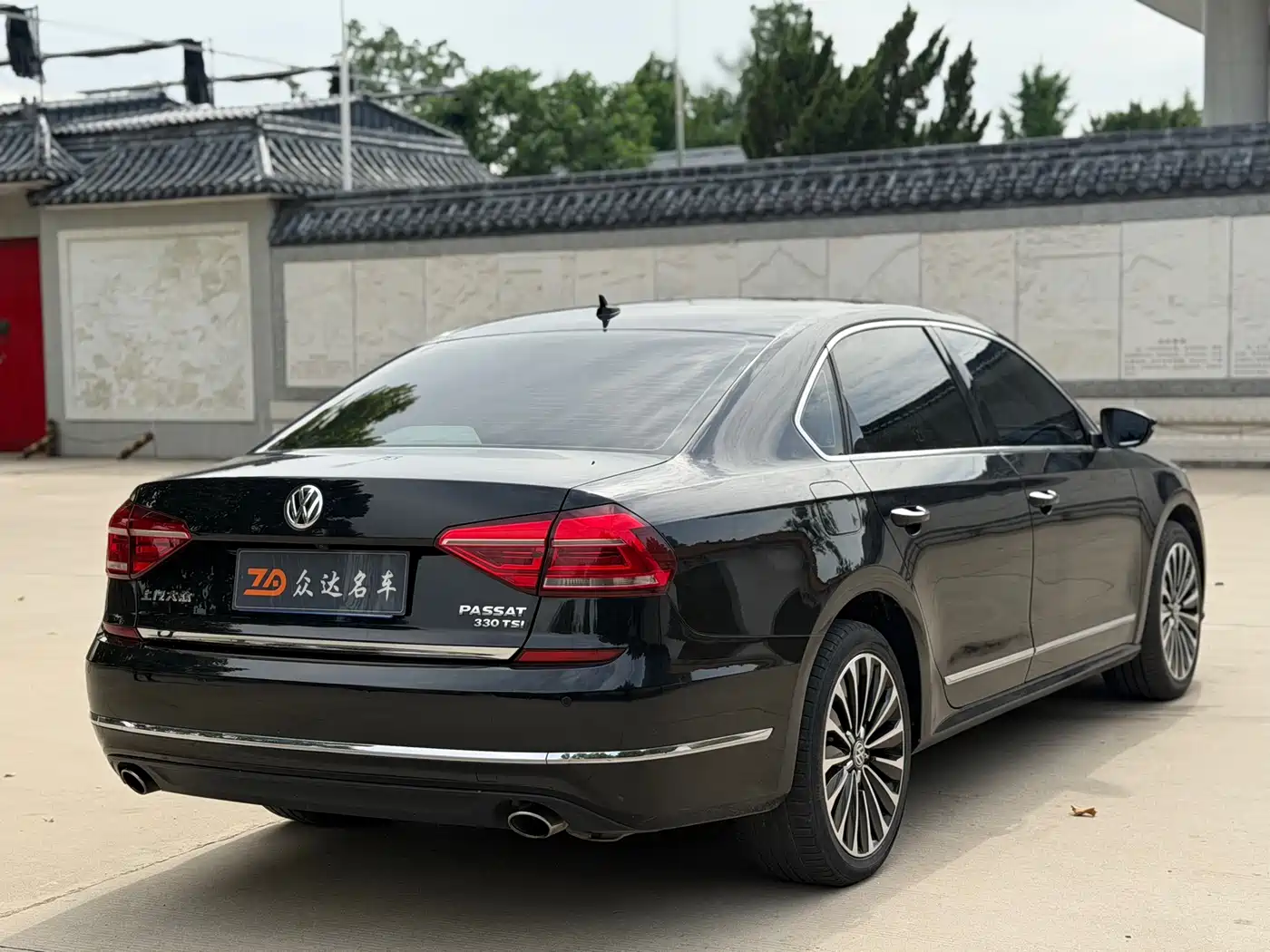 Volkswagen Passat 2017 330TSI DSG Luxury фото 12