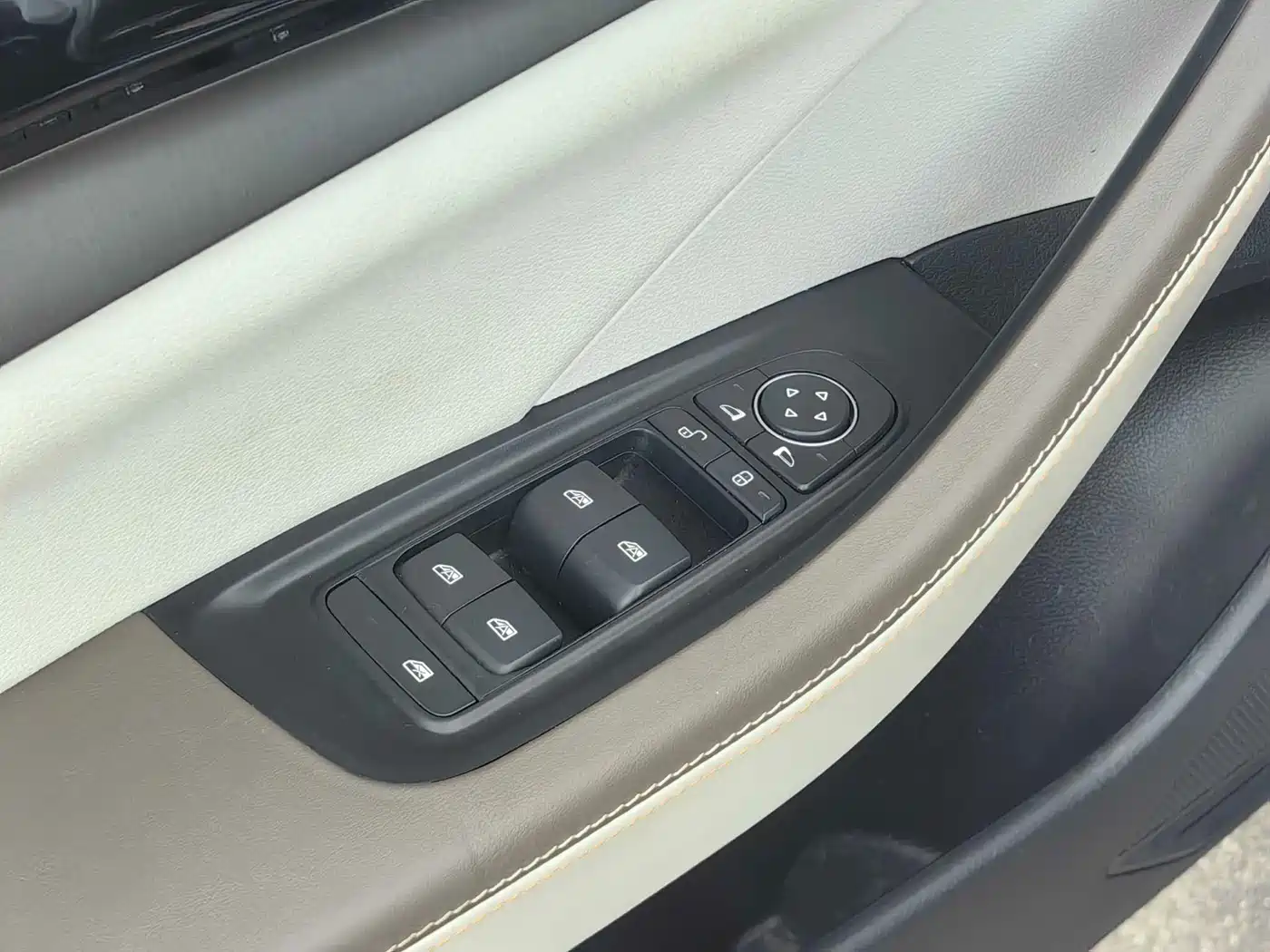 BYD Qin PLUS 2023 Champion Edition DM-i 120KM Leading Type фото 21