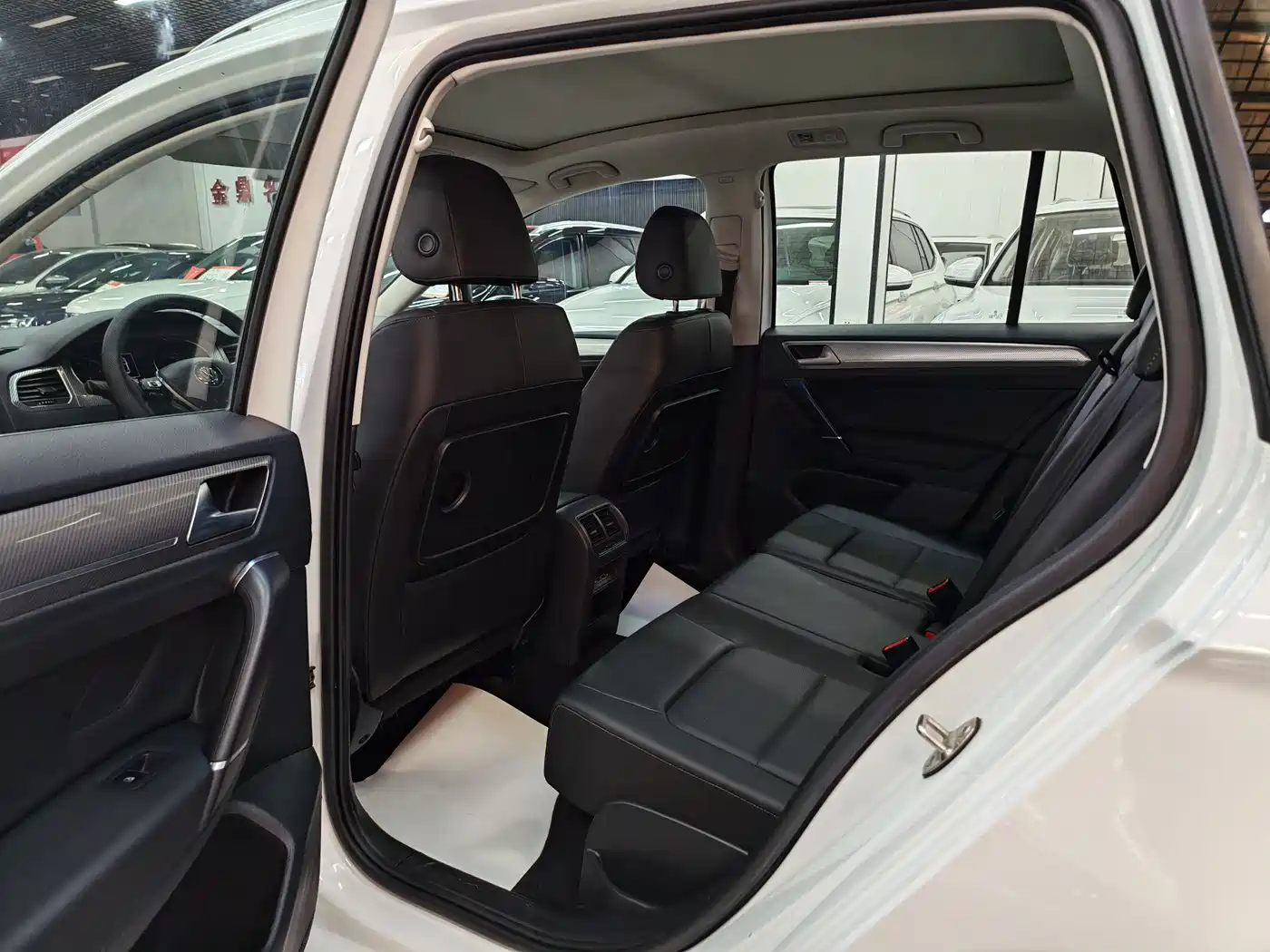 Volkswagen Golf Sportsvan 2020 280TSI Automatic Curiosity фото 14