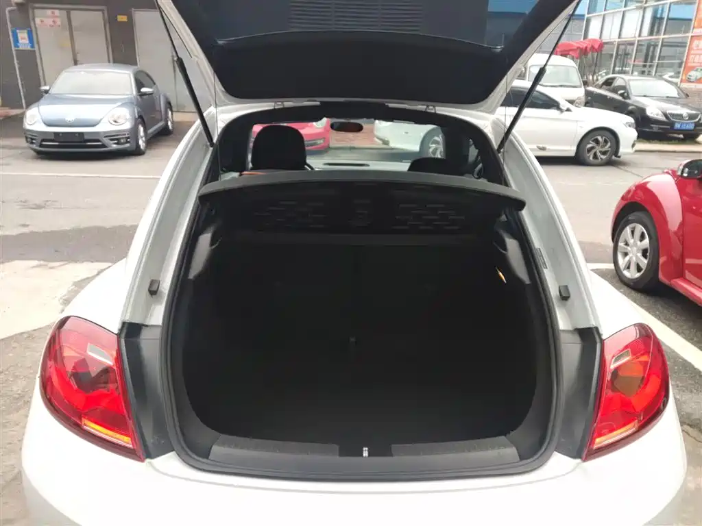 Volkswagen Beetle 2018 180TSI Easy Joy Edition фото 16