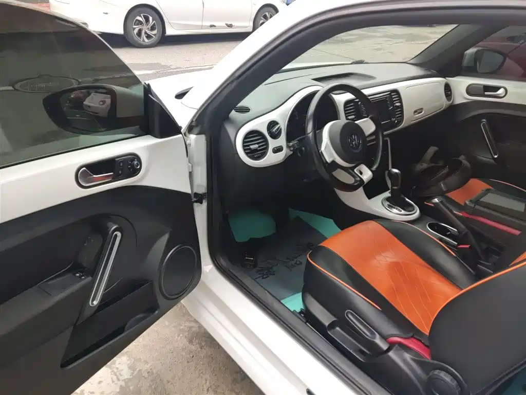 Volkswagen Beetle 2018 180TSI Easy Joy Edition фото 13