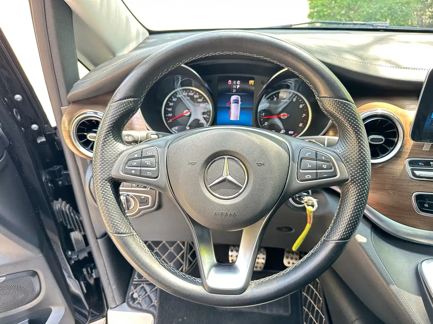 Mercedes-Benz V-Class 2022 V 260 L Long Wheelbase Luxury Edition фото 28