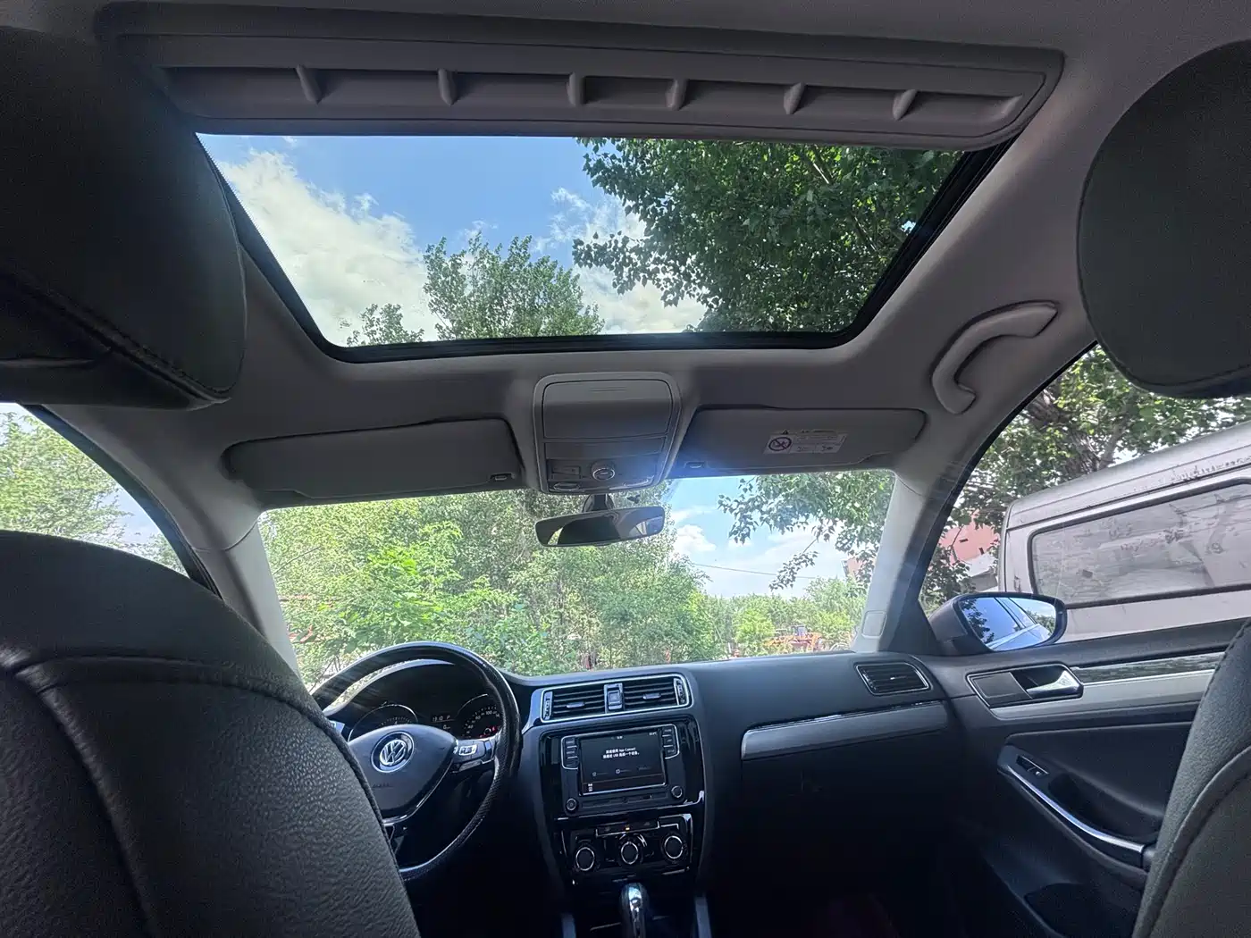 Volkswagen Sagitar 2018 1.6L Automatic Comfort фото 18