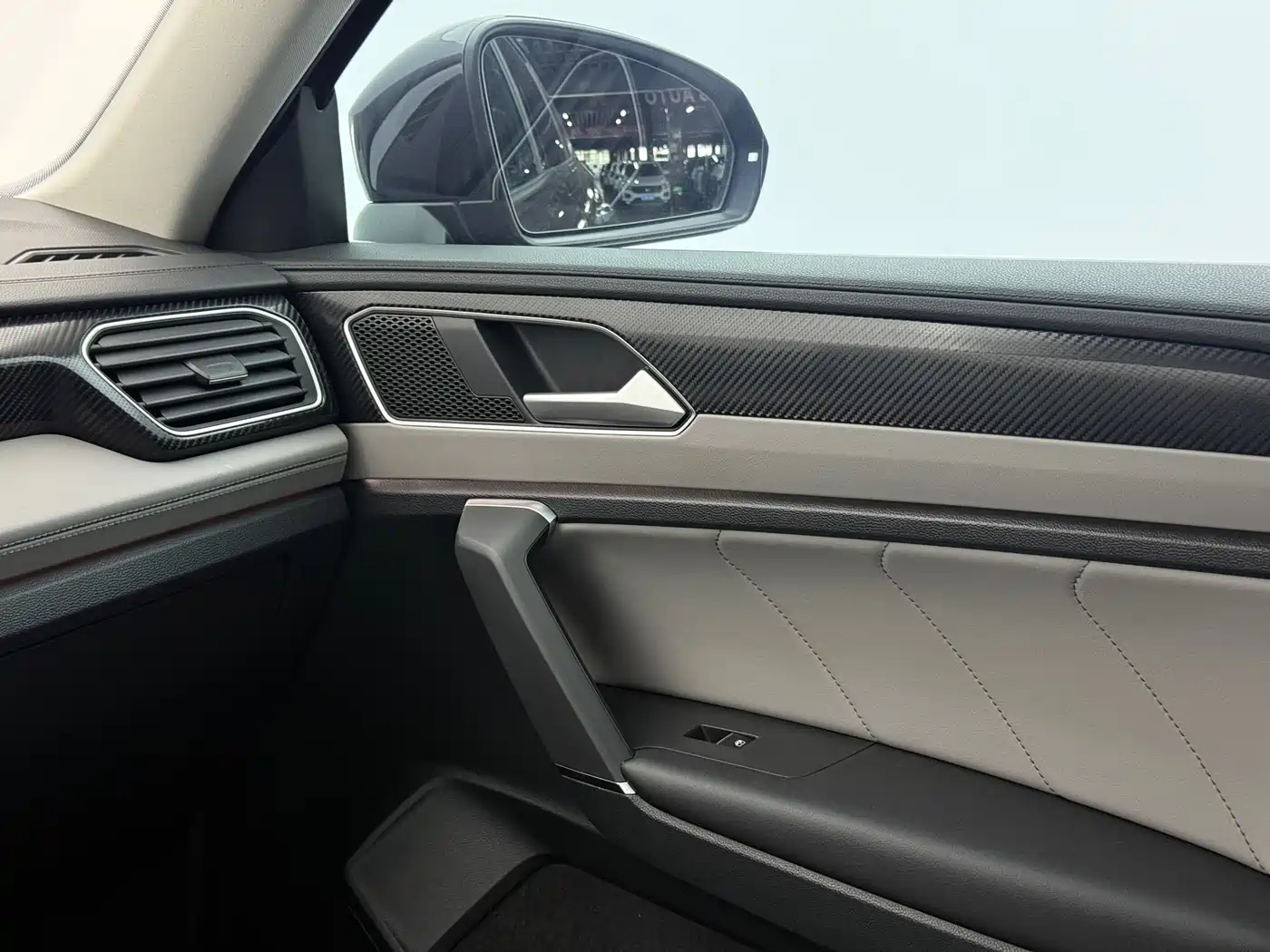 Volkswagen Tayron 2023 280TSI 2WD Luxury Plus Advanced Edition фото 10