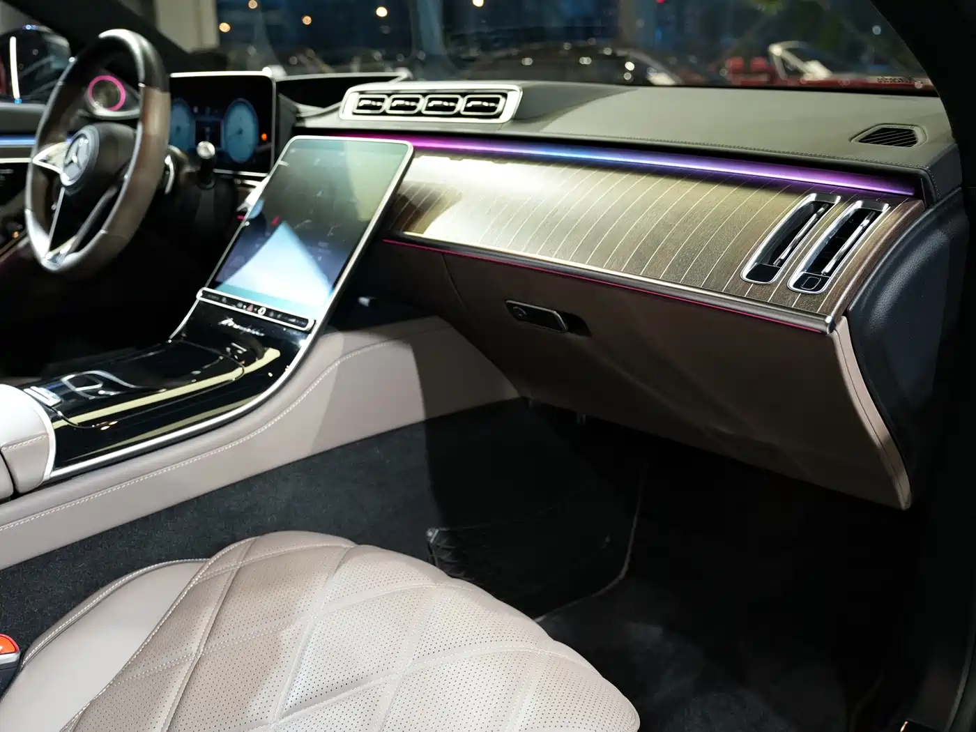 Mercedes-Benz Maybach S-Class 2022 S 680 4MATIC Craftsmanship Limited Launch Edition фото 31