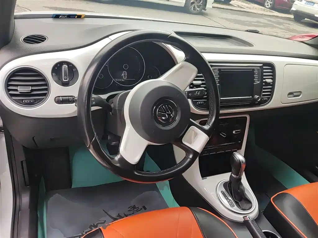 Volkswagen Beetle 2018 180TSI Easy Joy Edition фото 7