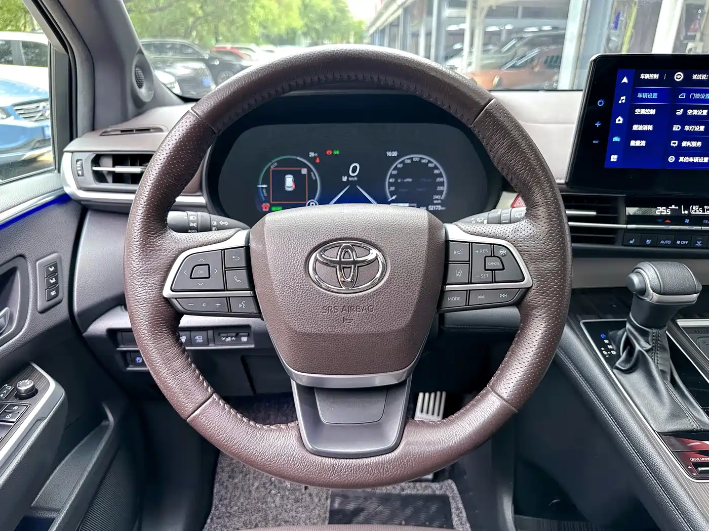 Toyota Granvia 2022 Model Year 2.5L Hybrid Flagship Edition фото 21