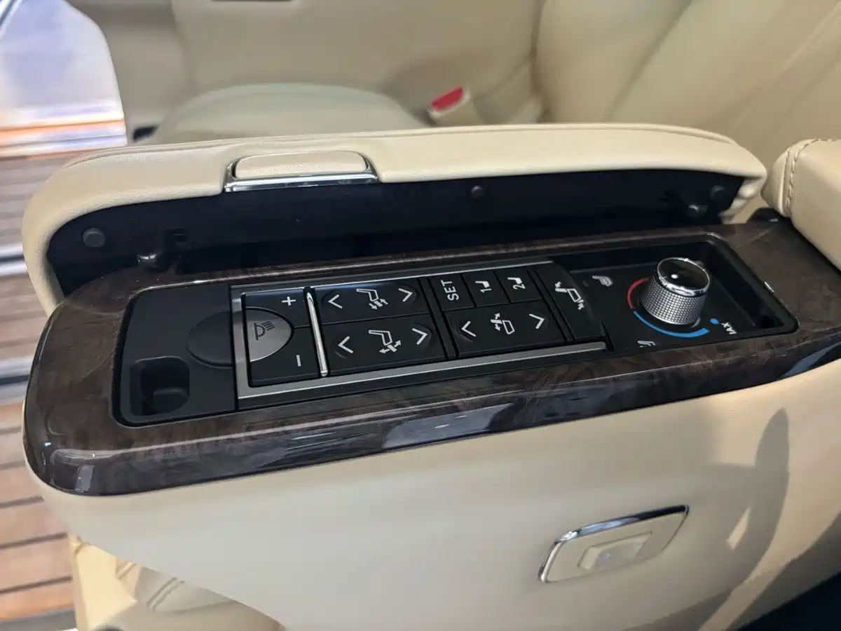 Toyota Alphard 2021 Hybrid 2.5L Ultimate фото 15
