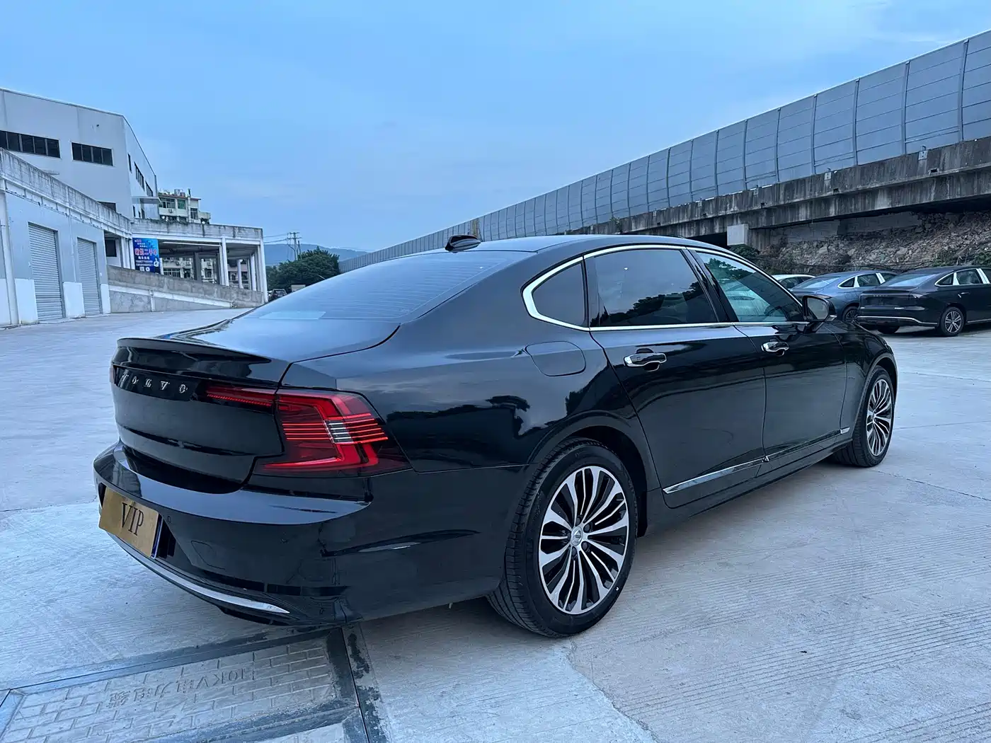 Volvo S90 2024 B5 Momentum Luxury Edition фото 9