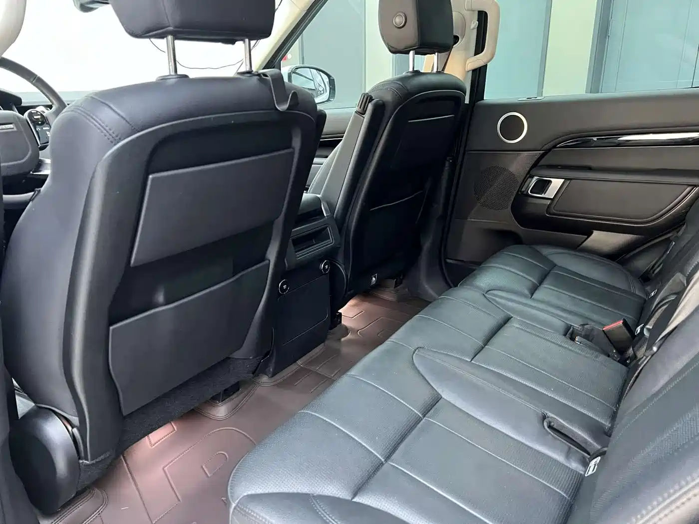 Land Rover Discovery 2019 3.0 SC V6 SE фото 11