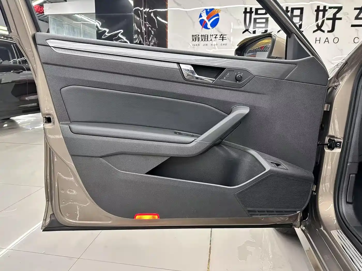 Volkswagen Passat 2017 330TSI DSG Luxury фото 16