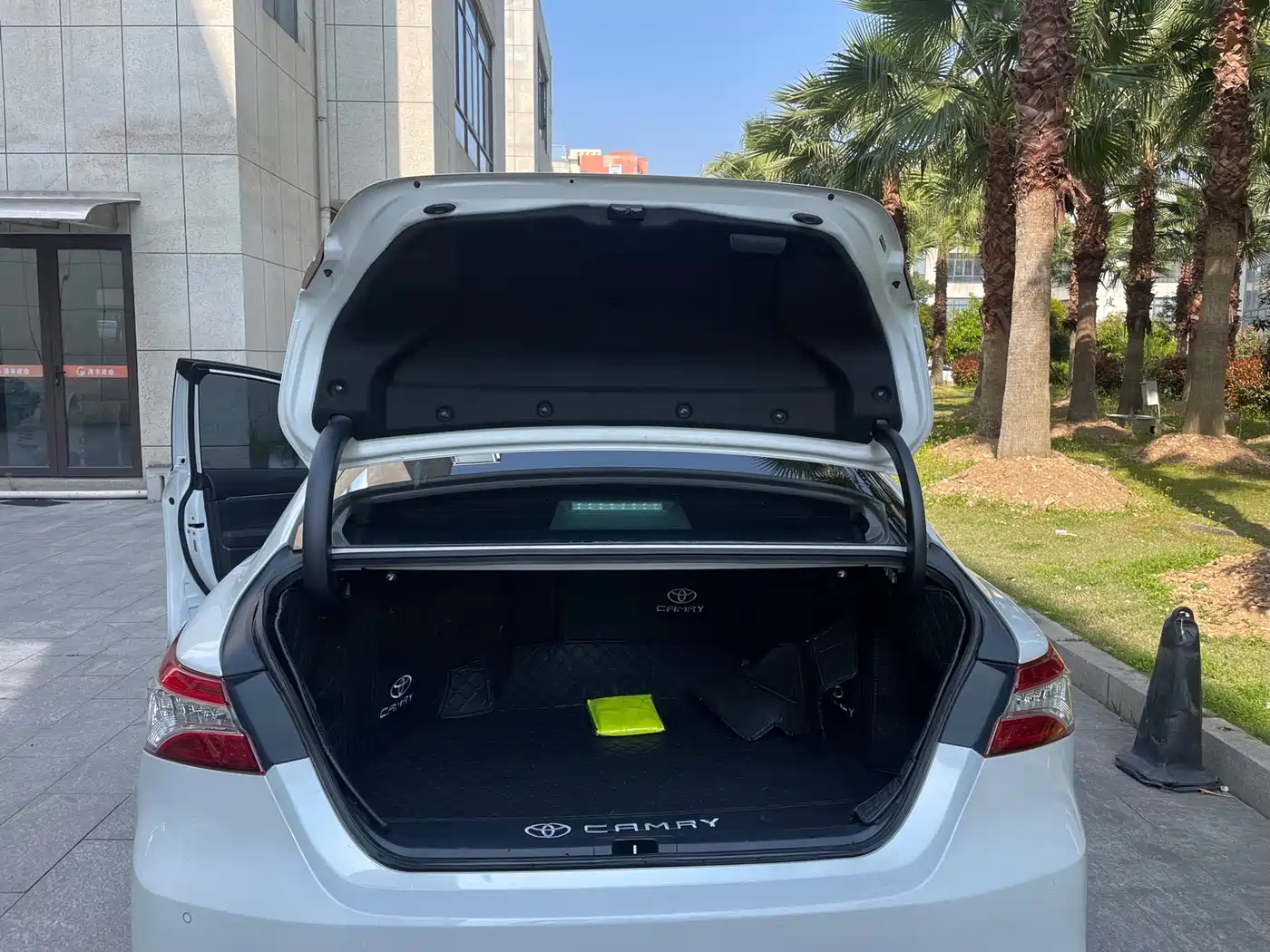 Toyota Camry 2023 2.0G Luxury Edition фото 15