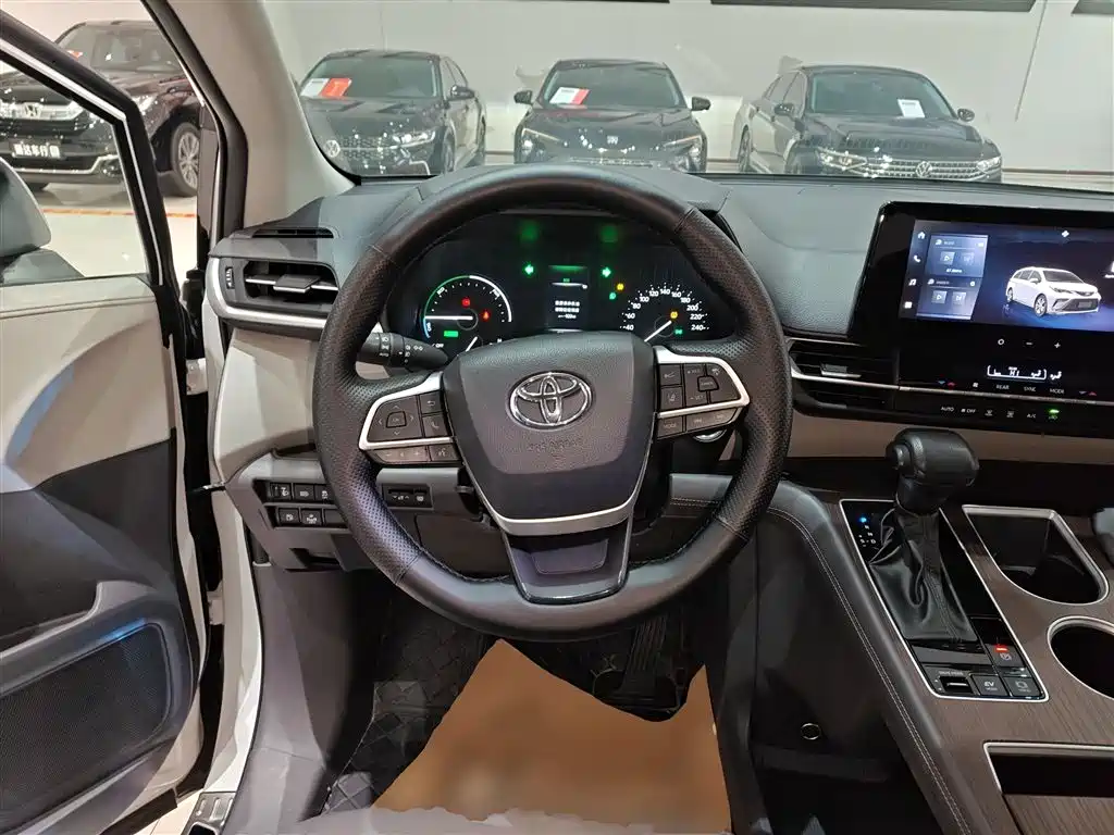 Toyota Granvia 2024 2.5L Hybrid Comfort фото 7