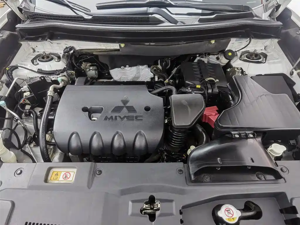 Mitsubishi Outlander 2018 2.4L 4WD Luxury Edition 7-seater фото 6
