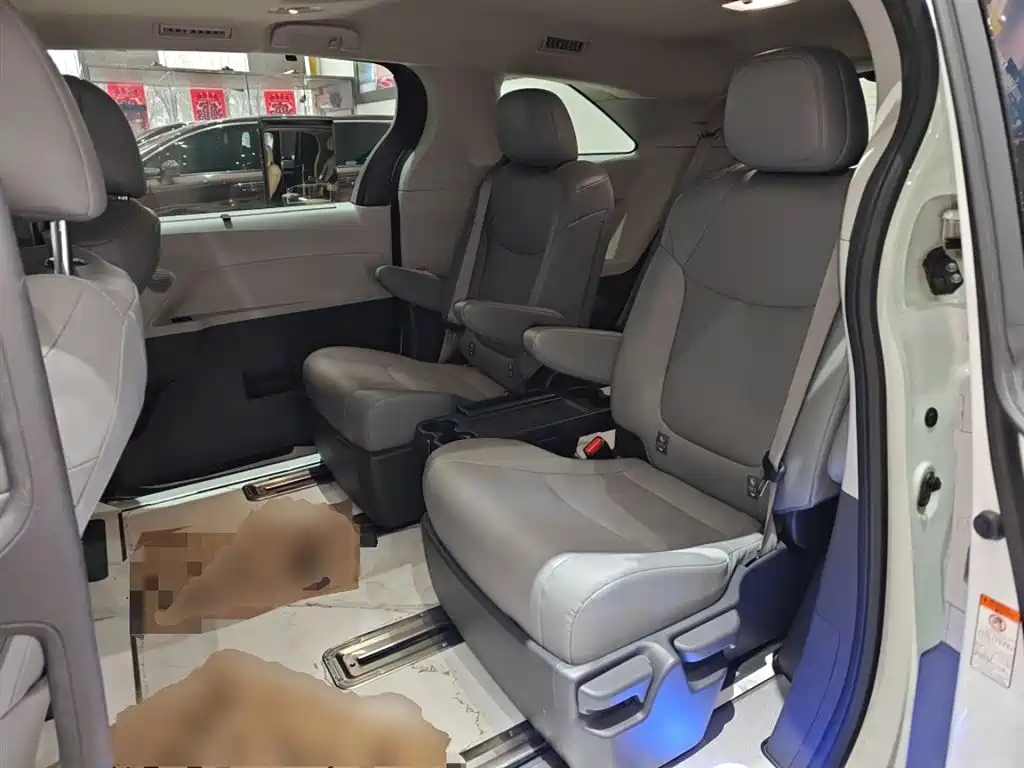 Toyota Granvia 2024 2.5L Hybrid Comfort фото 13