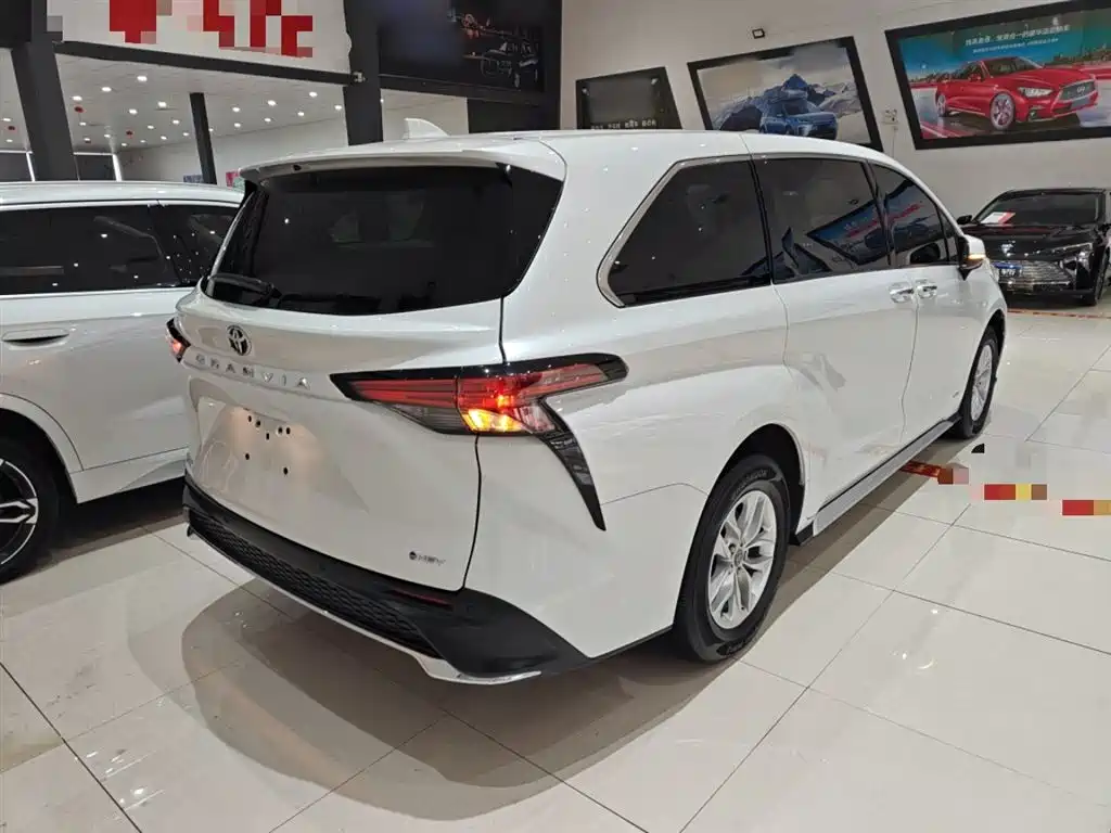 Toyota Granvia 2024 2.5L Hybrid Comfort фото 5